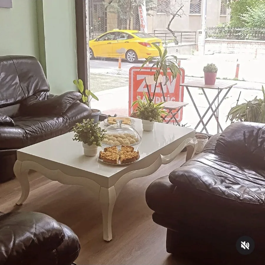 Zen Sandviç & Meze iç mekânı