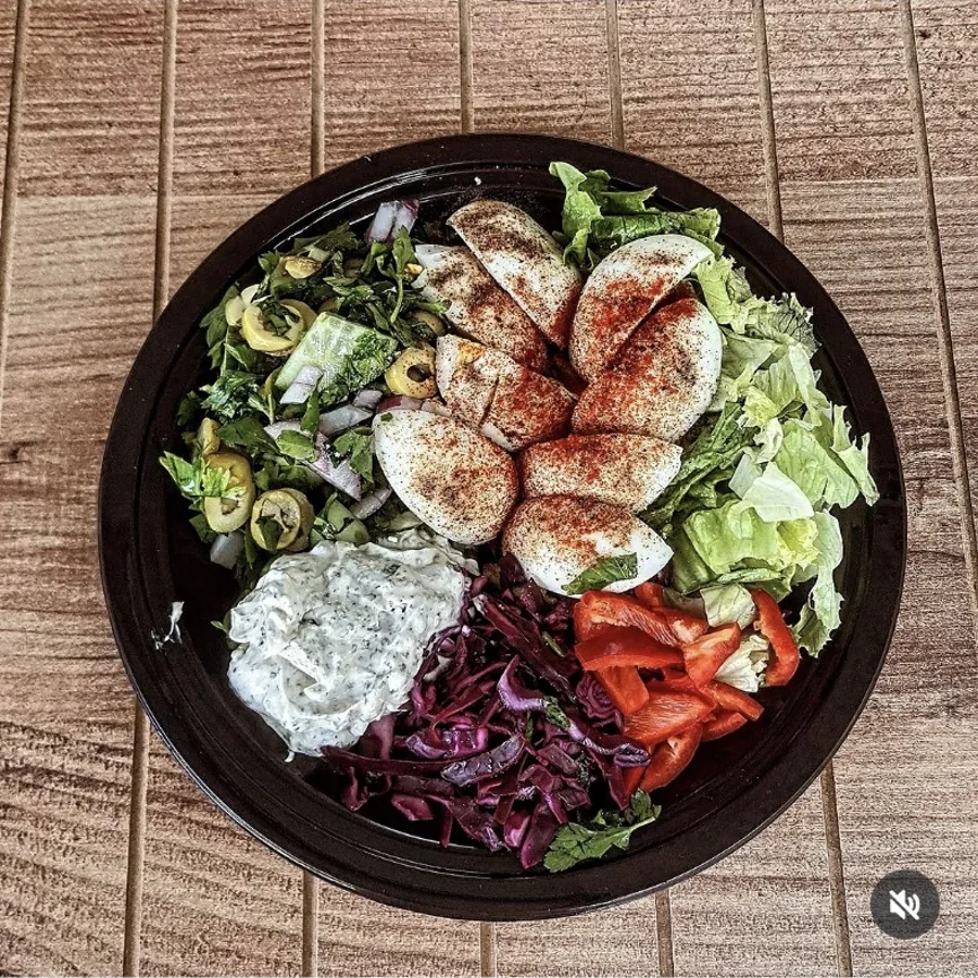 Zen Sandviç yumurtalı salata tabağı